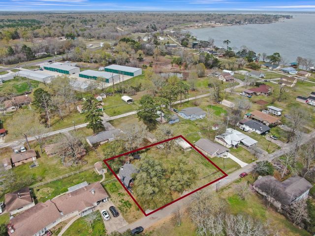 281 N Shady Oaks Drive, Point Blank, TX 77364