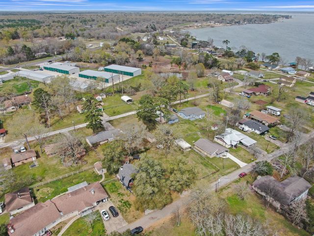 281 N Shady Oaks Drive, Point Blank, TX 77364