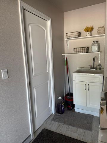 6731 River Rd, Oakdale, CA 95361