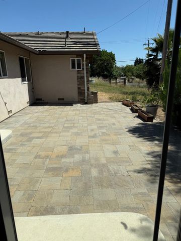 6731 River Rd, Oakdale, CA 95361