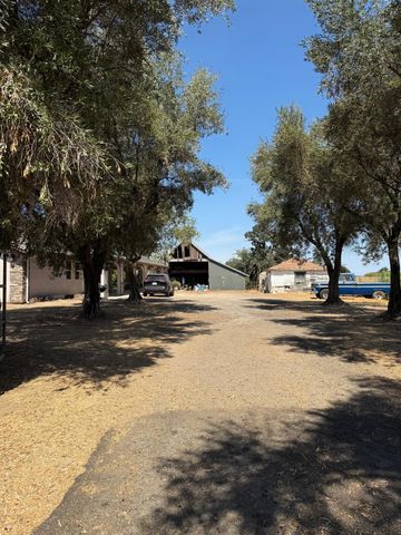 6731 River Rd, Oakdale, CA 95361