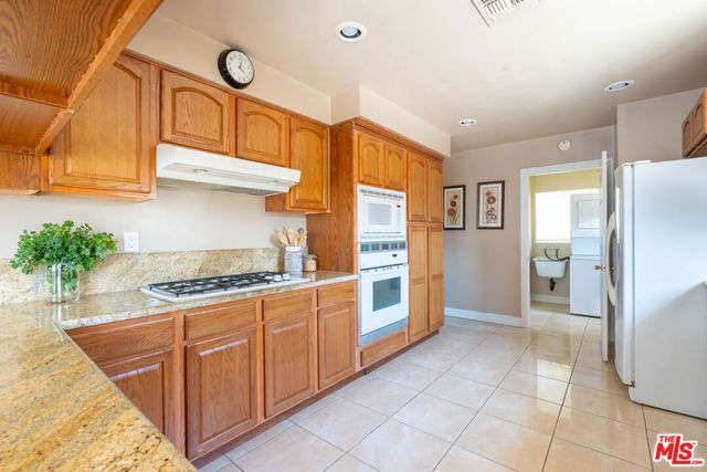 10741 Russett Avenue, Sunland, CA 91040