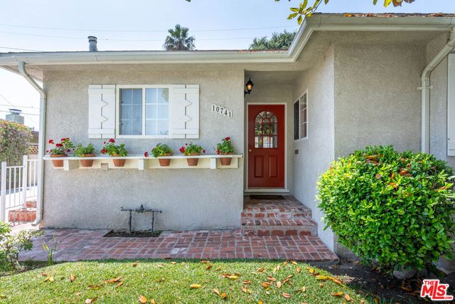 10741 Russett Avenue, Sunland, CA 91040