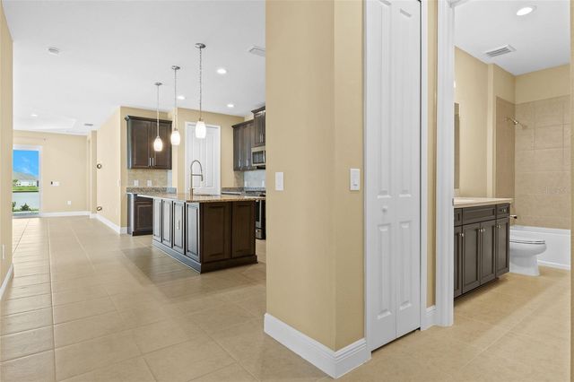 10112 LAKE WALES CIRCLE, Sarasota, FL 34241