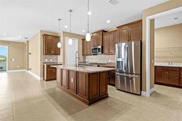 10112 LAKE WALES CIRCLE, Sarasota, FL 34241