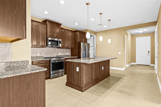 10112 LAKE WALES CIRCLE, Sarasota, FL 34241