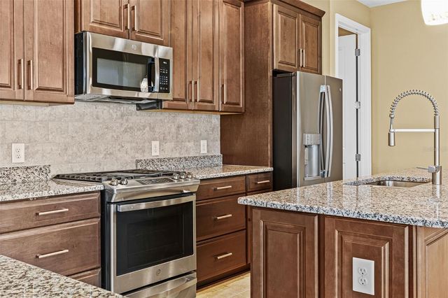 10112 LAKE WALES CIRCLE, Sarasota, FL 34241