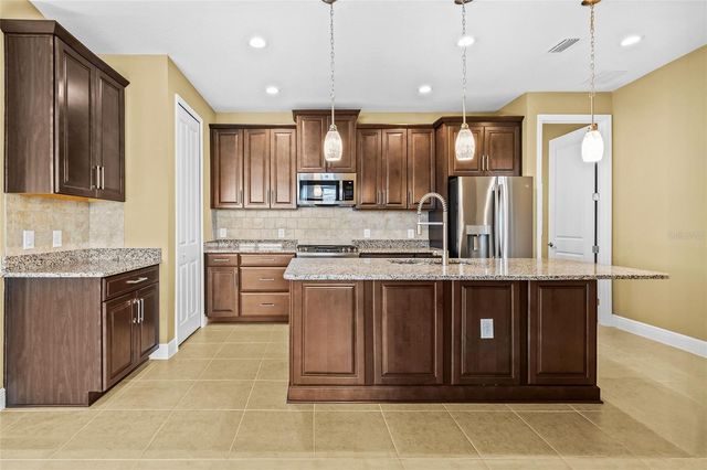 10112 LAKE WALES CIRCLE, Sarasota, FL 34241