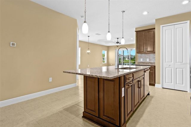 10112 LAKE WALES CIRCLE, Sarasota, FL 34241