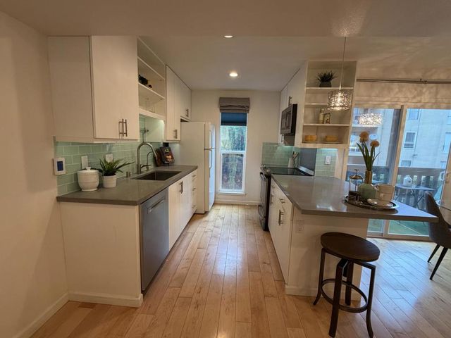 480 E Okeefe Street 206, East Palo Alto, CA 94303