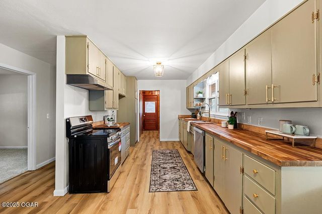 2841 E 14th Street, Joplin, MO 64801