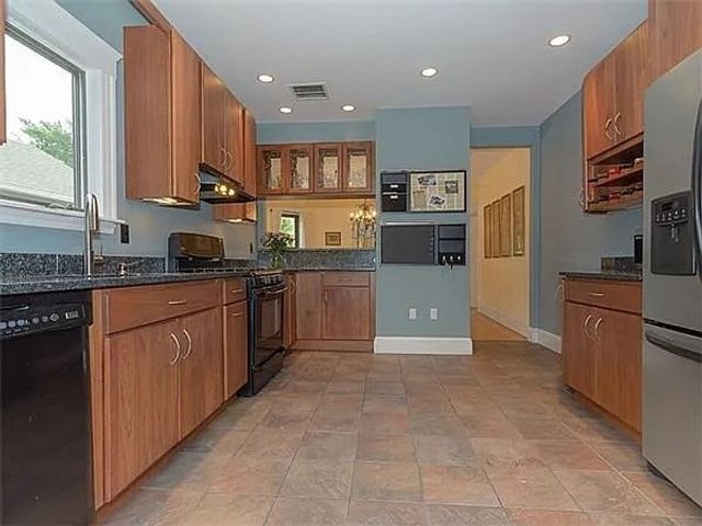 33 Chetwynd Rd 2, Somerville, MA 02144