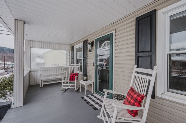 301 8th St, Windber, PA 15963