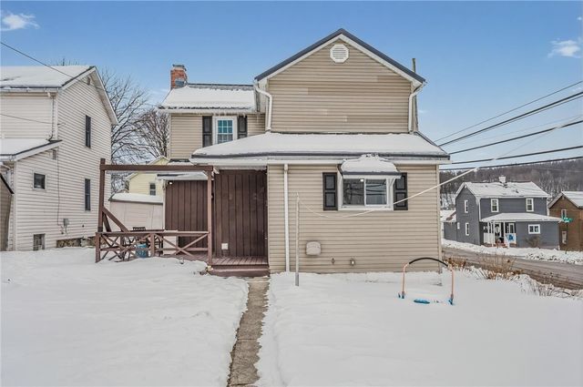 301 8th St, Windber, PA 15963