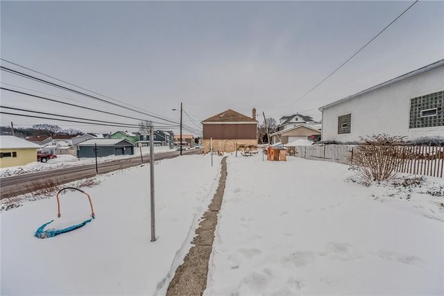 301 8th St, Windber, PA 15963