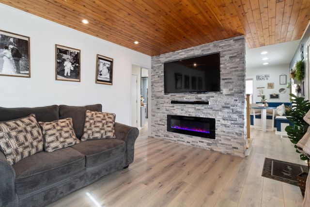1013 River Drive, Hammond, IN 46324