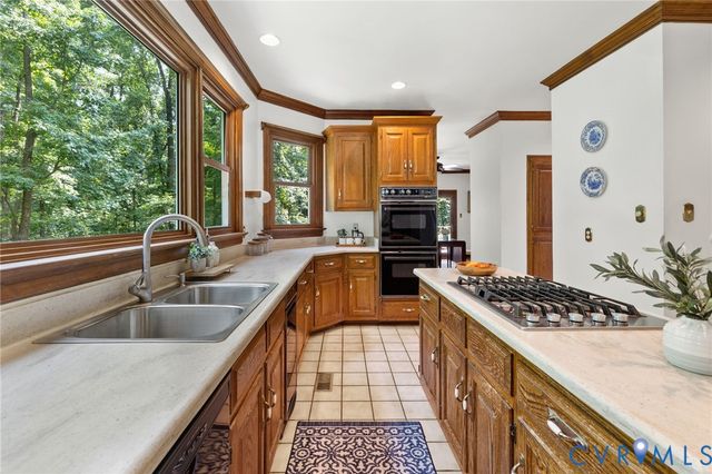 2911 Wicklow Ln, North Chesterfield, VA 23236