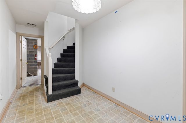 2911 Wicklow Ln, North Chesterfield, VA 23236