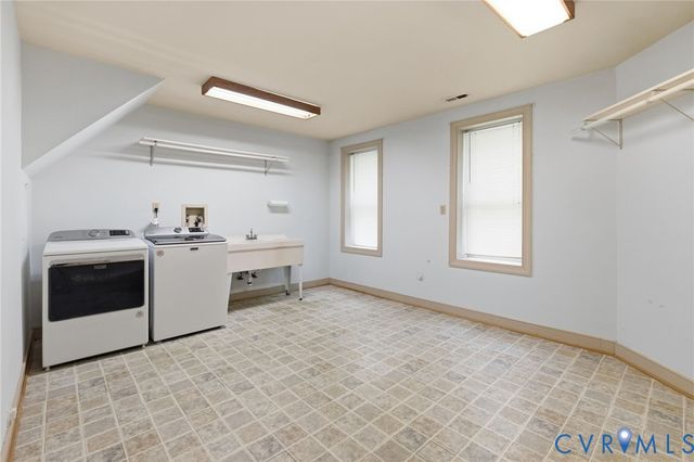 2911 Wicklow Ln, North Chesterfield, VA 23236
