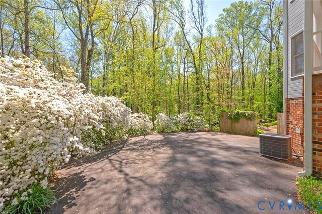 2911 Wicklow Ln, North Chesterfield, VA 23236