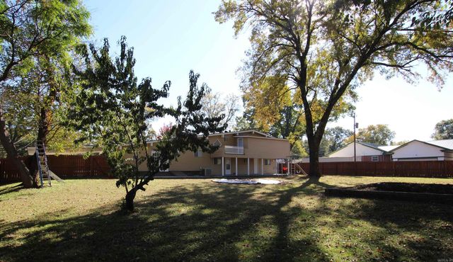 918 S Erie Avenue, Russellville, AR 72801