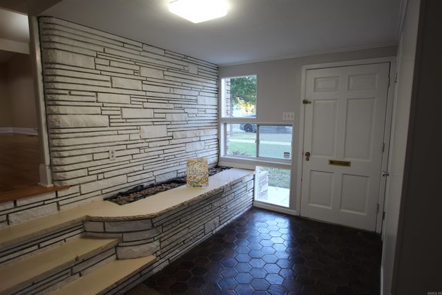 918 S Erie Avenue, Russellville, AR 72801