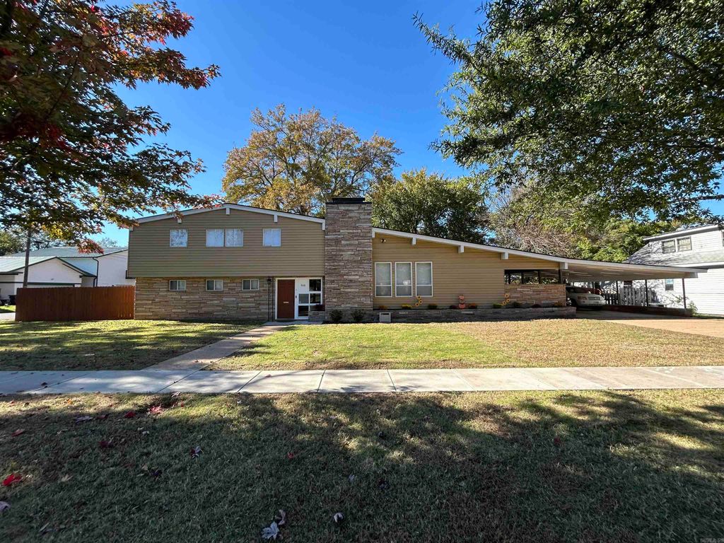 918 S Erie Avenue, Russellville, AR 72801