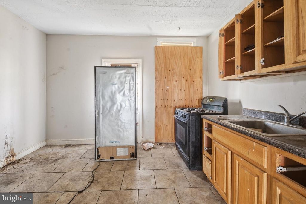 Image 7 of property listing at 2615 BERYL AVE, Baltimore, MD 21205
