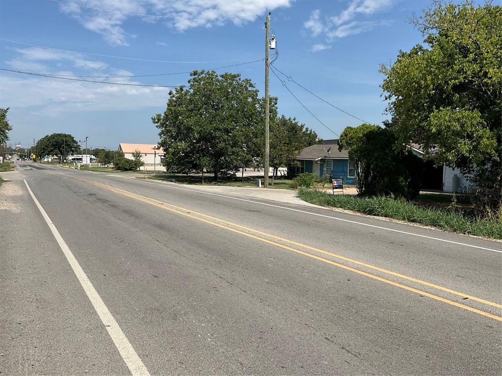 307 E 5th Street, Justin, TX 76247 — exterior