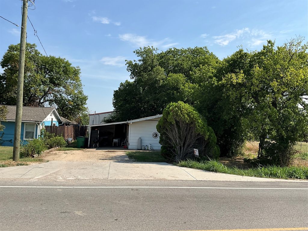 307 E 5th Street, Justin, TX 76247 — photo 2