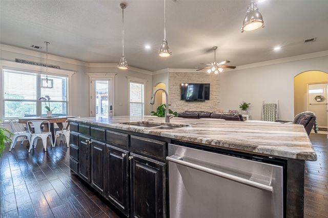 2826 Willow Ridge Circle, Granbury, TX 76049