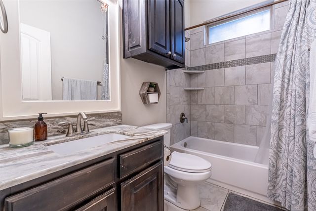 2826 Willow Ridge Circle, Granbury, TX 76049