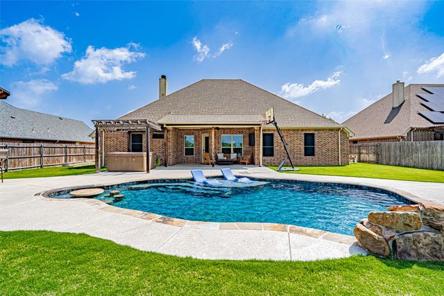 2826 Willow Ridge Circle, Granbury, TX 76049