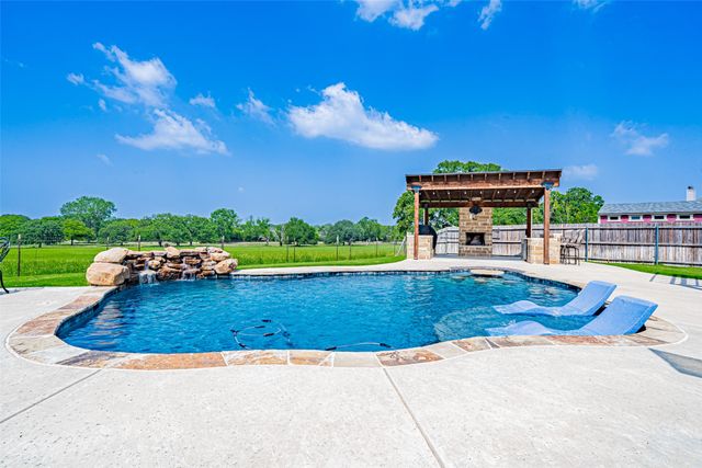 2826 Willow Ridge Circle, Granbury, TX 76049