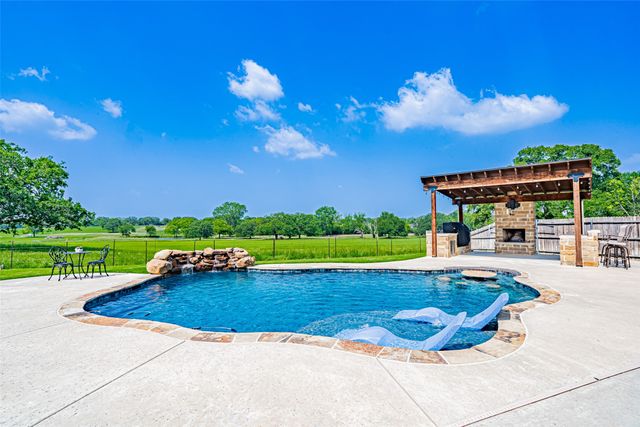 2826 Willow Ridge Circle, Granbury, TX 76049