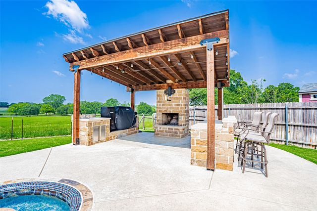 2826 Willow Ridge Circle, Granbury, TX 76049