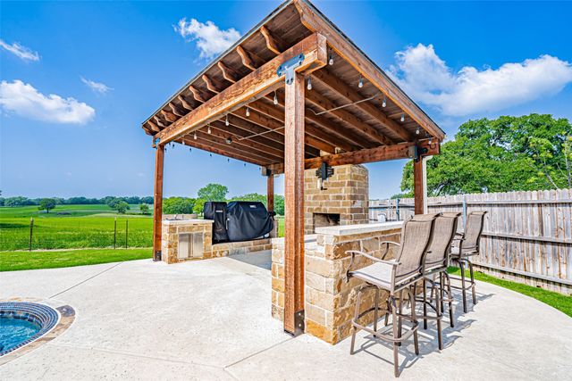 2826 Willow Ridge Circle, Granbury, TX 76049