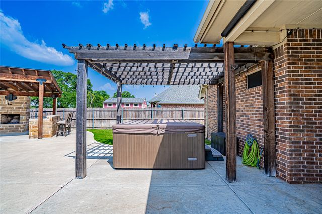 2826 Willow Ridge Circle, Granbury, TX 76049
