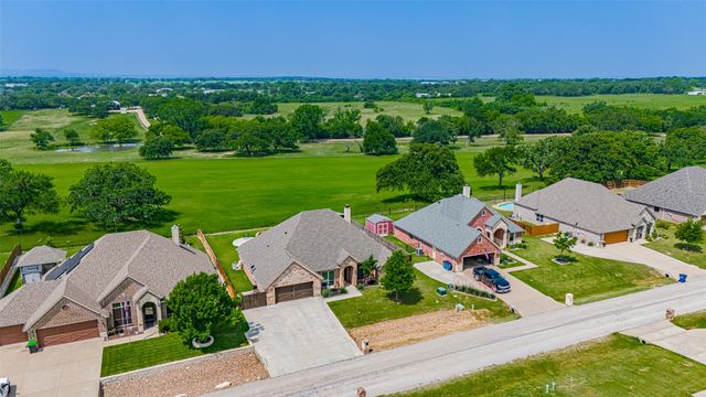 2826 Willow Ridge Circle, Granbury, TX 76049