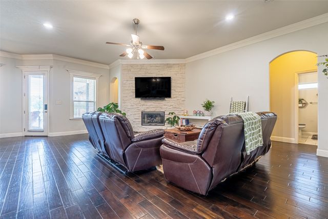 2826 Willow Ridge Circle, Granbury, TX 76049