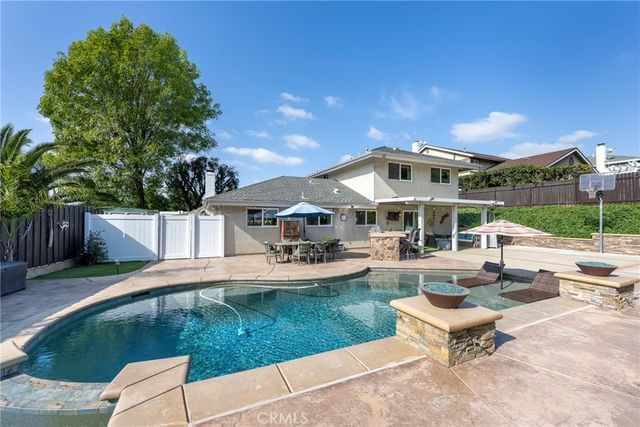 19582 Crestknoll, Yorba Linda, CA 92886