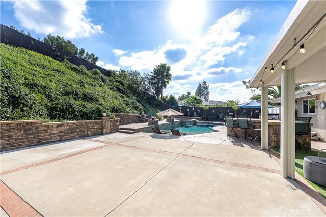 19582 Crestknoll, Yorba Linda, CA 92886