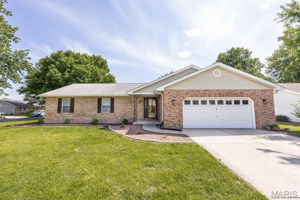 1 Cheryl Drive, Mascoutah, IL 62258