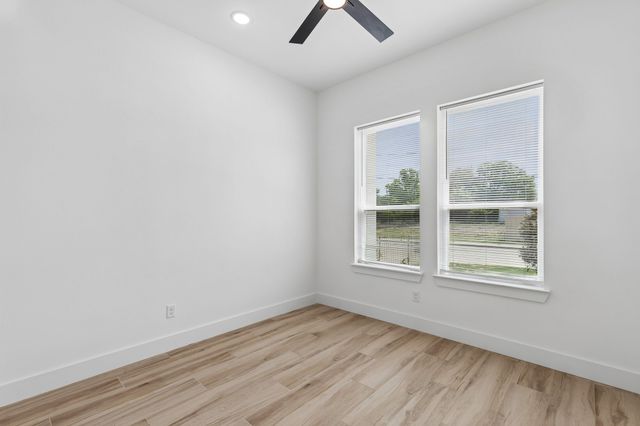 1239 N Tillery Avenue, Dallas, TX 75211