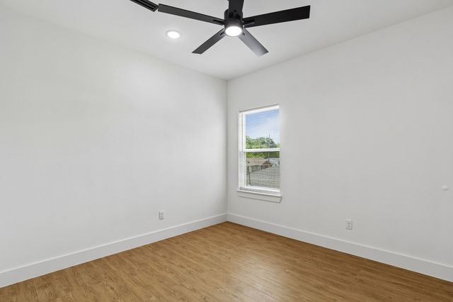 1239 N Tillery Avenue, Dallas, TX 75211