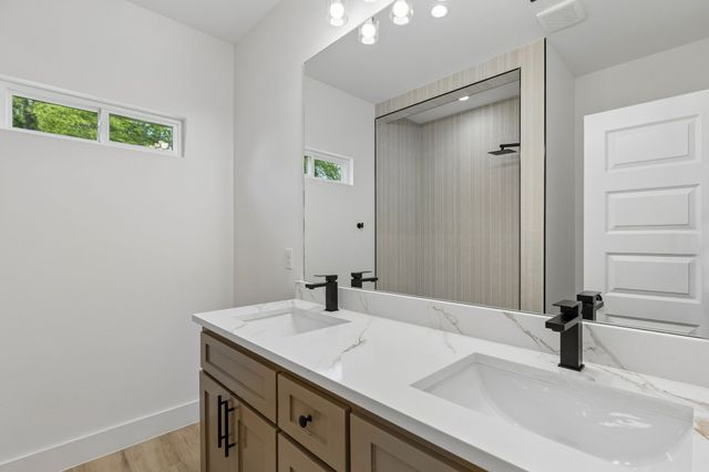 1239 N Tillery Avenue, Dallas, TX 75211