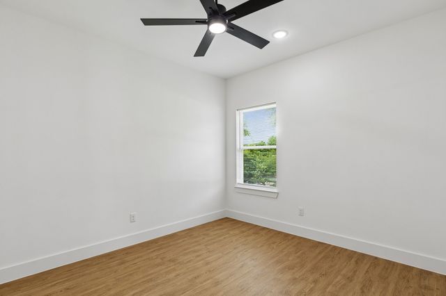 1239 N Tillery Avenue, Dallas, TX 75211