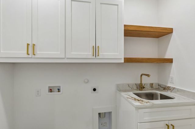 1239 N Tillery Avenue, Dallas, TX 75211