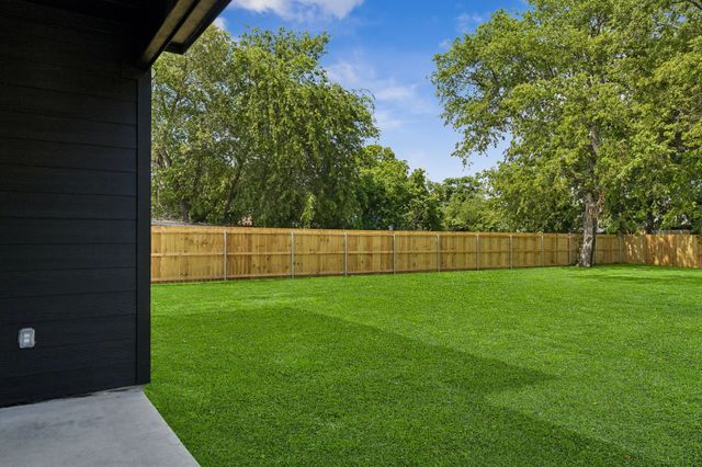 1239 N Tillery Avenue, Dallas, TX 75211