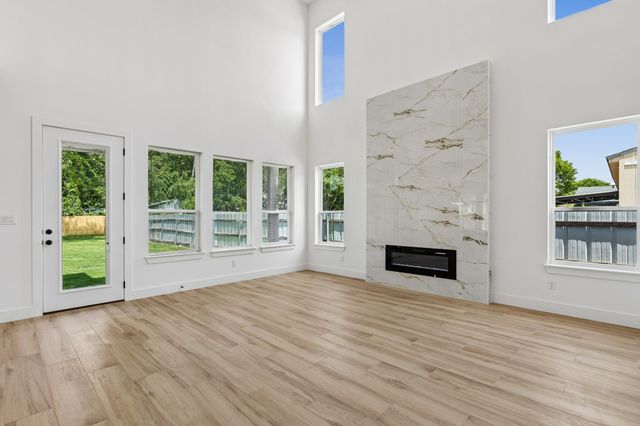 1239 N Tillery Avenue, Dallas, TX 75211